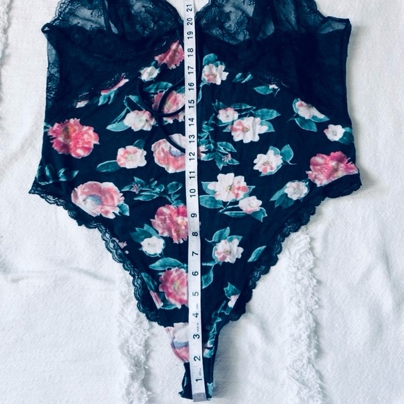 Victoria’s Secret floral and lace teddy size XL - Picture 14 of 14